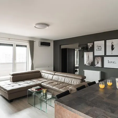 Skylark - Tokyo Penthouse With Jacuzzi, Movie Theater & Panoramic View Apartment Brasov Exterior photo