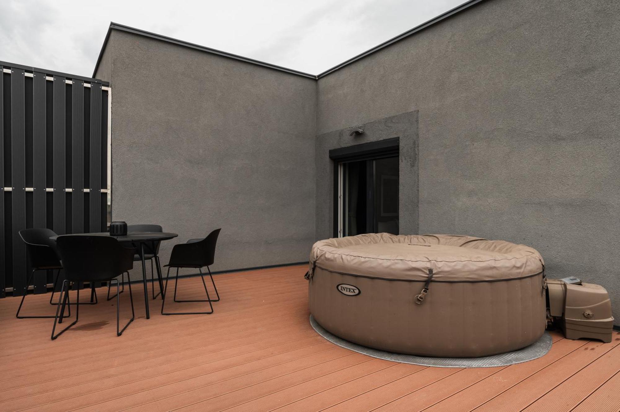 Skylark - Tokyo Penthouse With Jacuzzi, Movie Theater & Panoramic View Brasov